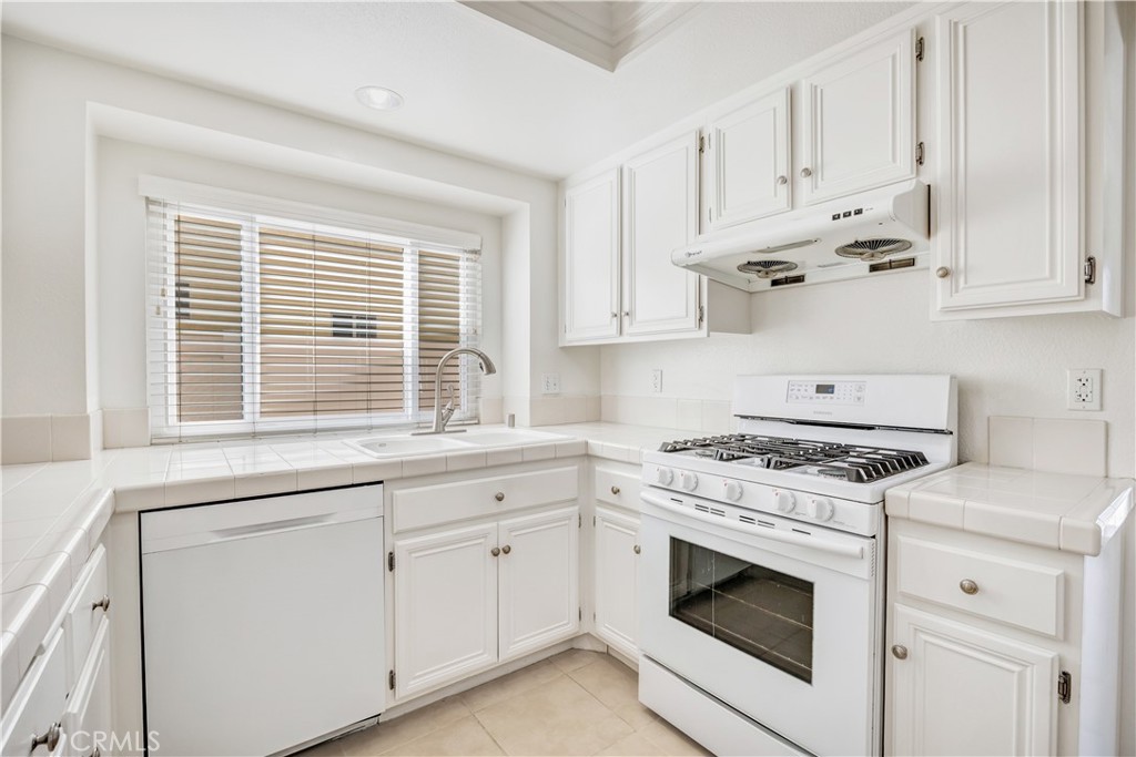 15568 Oakhurst Street