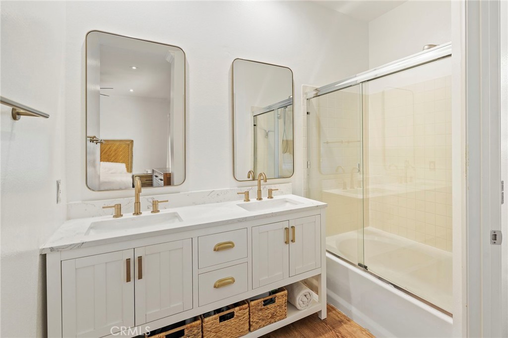 54 Calle De Los Ninos