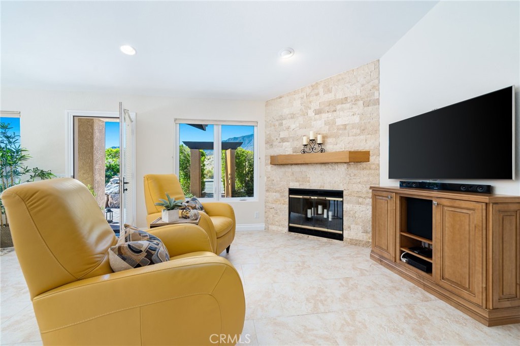 54985 Avenida Carranza