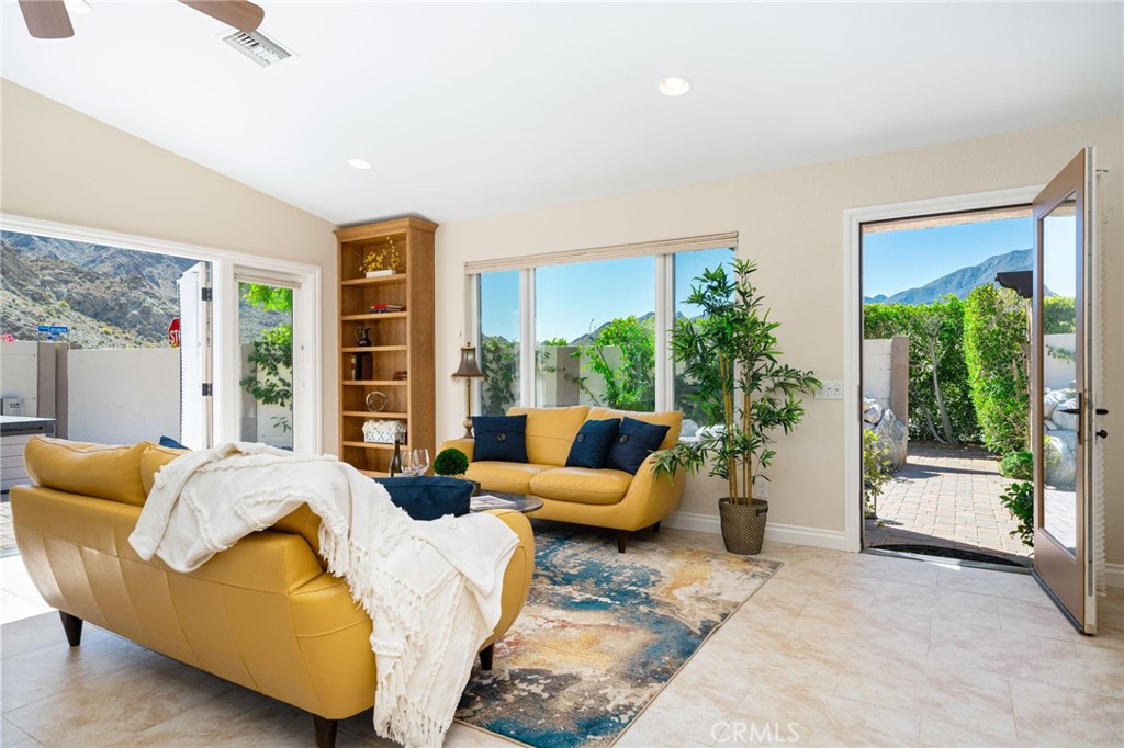 54985 Avenida Carranza