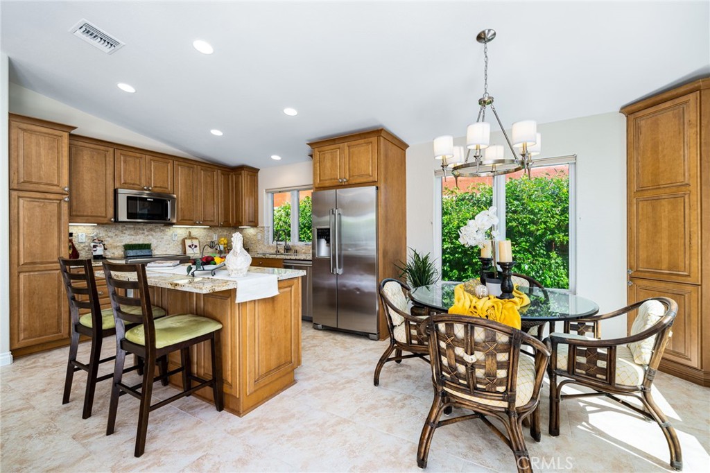 54985 Avenida Carranza