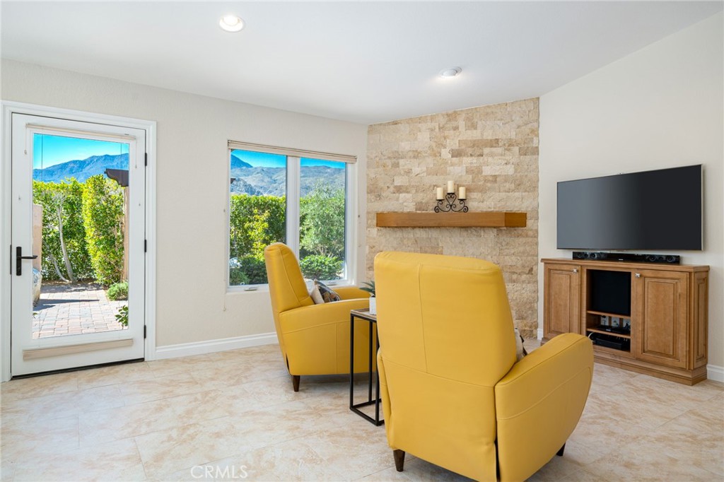 54985 Avenida Carranza