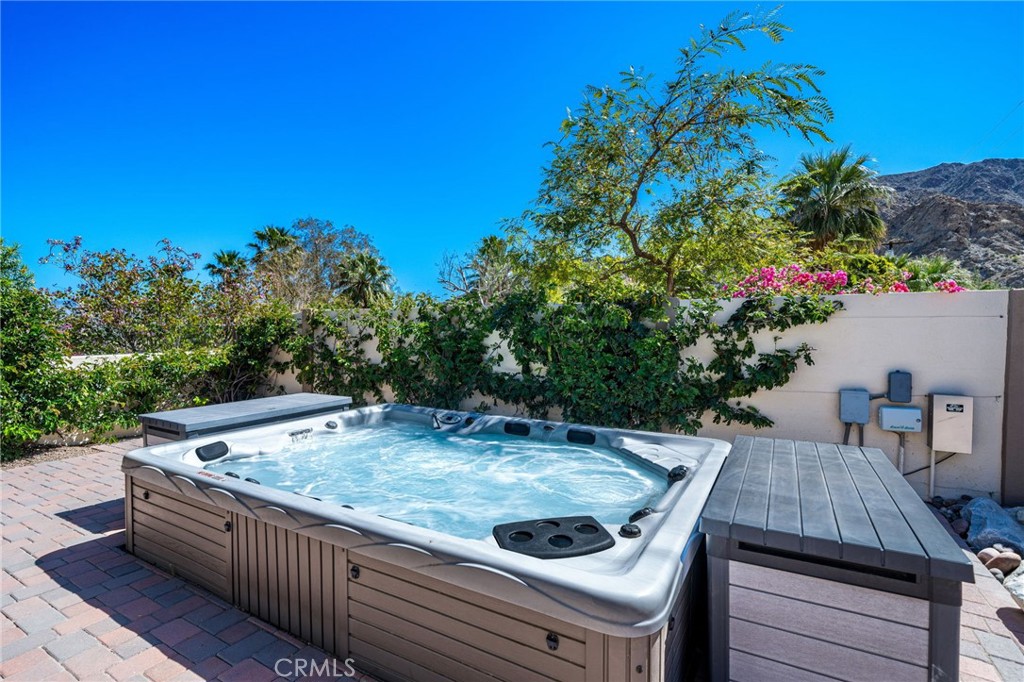 54985 Avenida Carranza