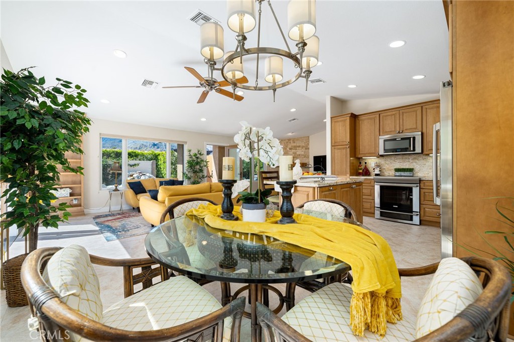 54985 Avenida Carranza