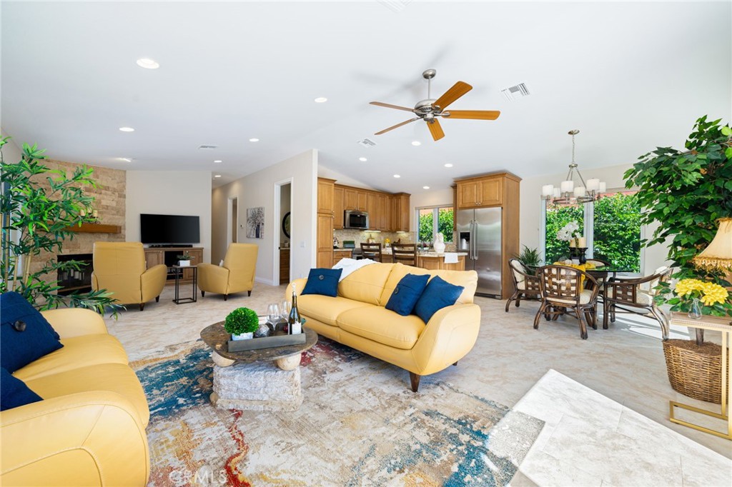 54985 Avenida Carranza