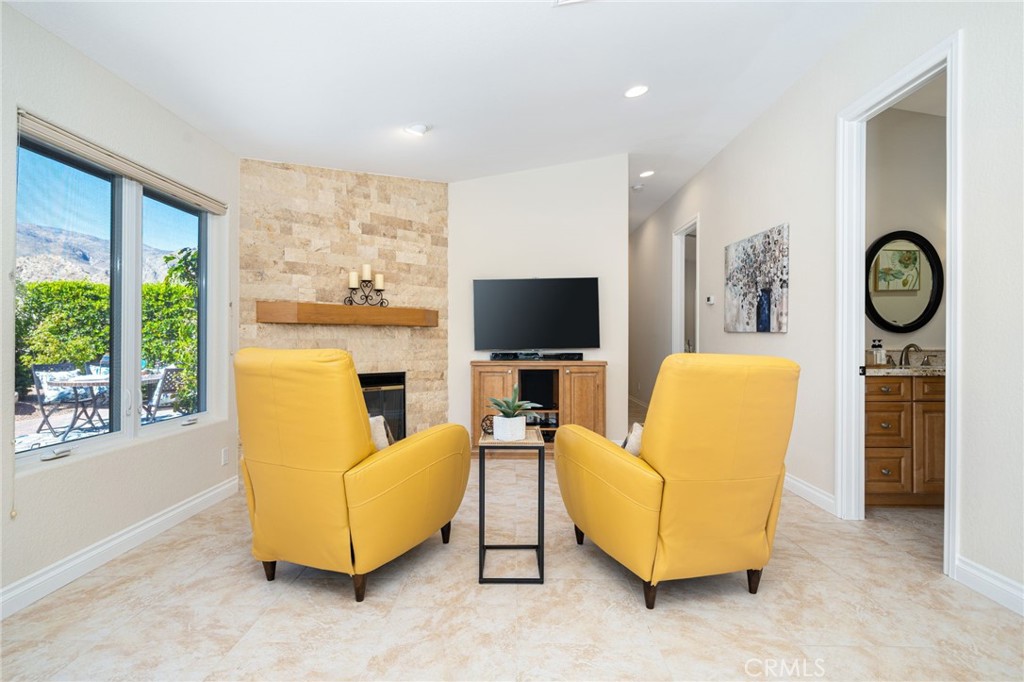 54985 Avenida Carranza