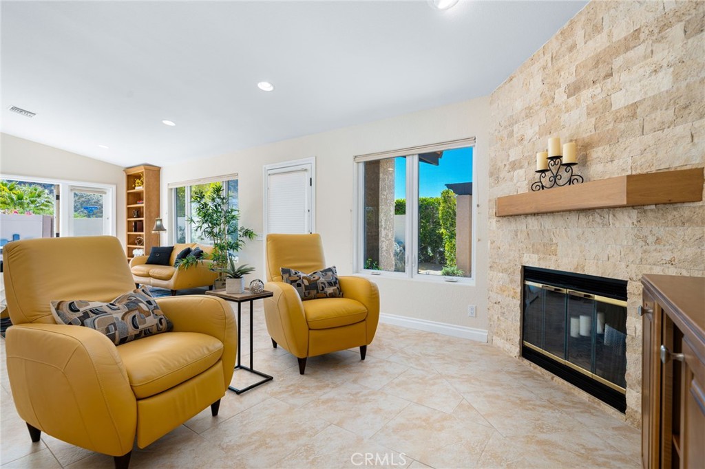 54985 Avenida Carranza