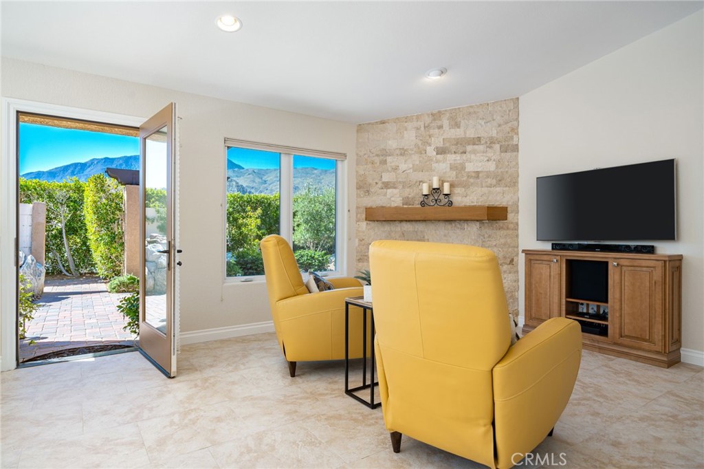 54985 Avenida Carranza