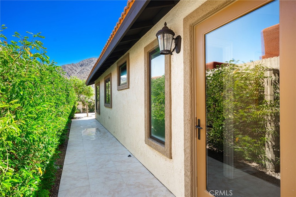 54985 Avenida Carranza