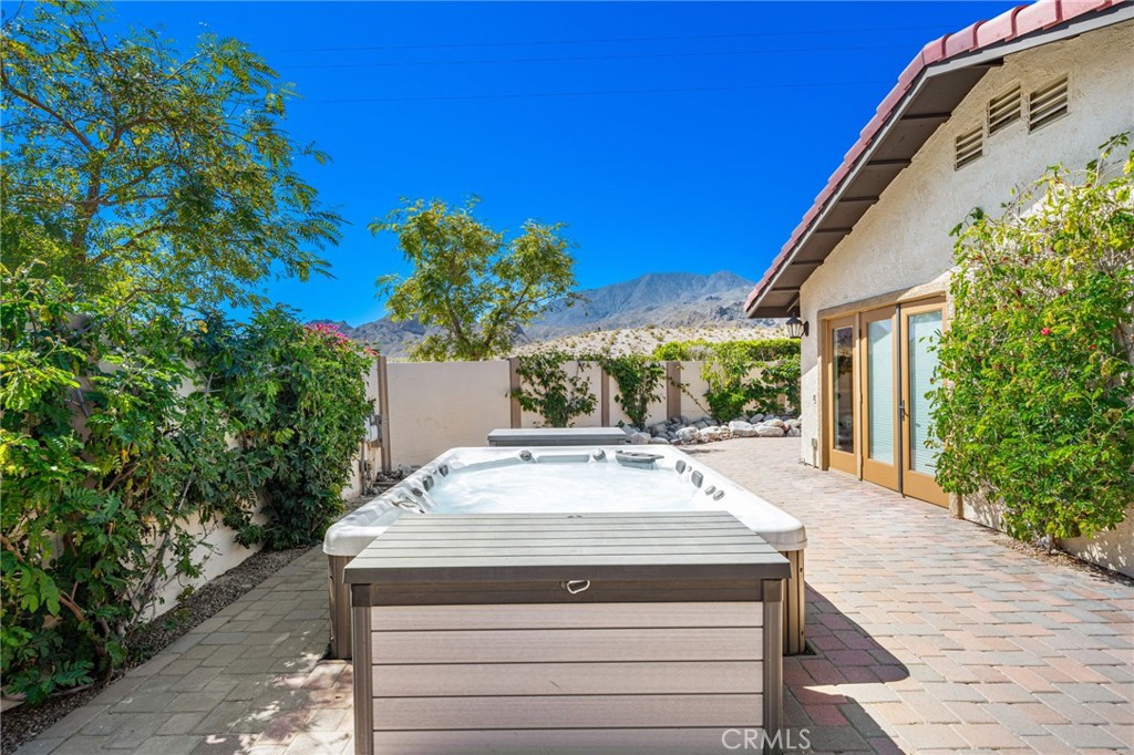 54985 Avenida Carranza