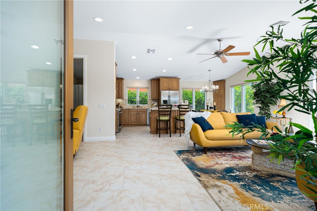 54985 Avenida Carranza