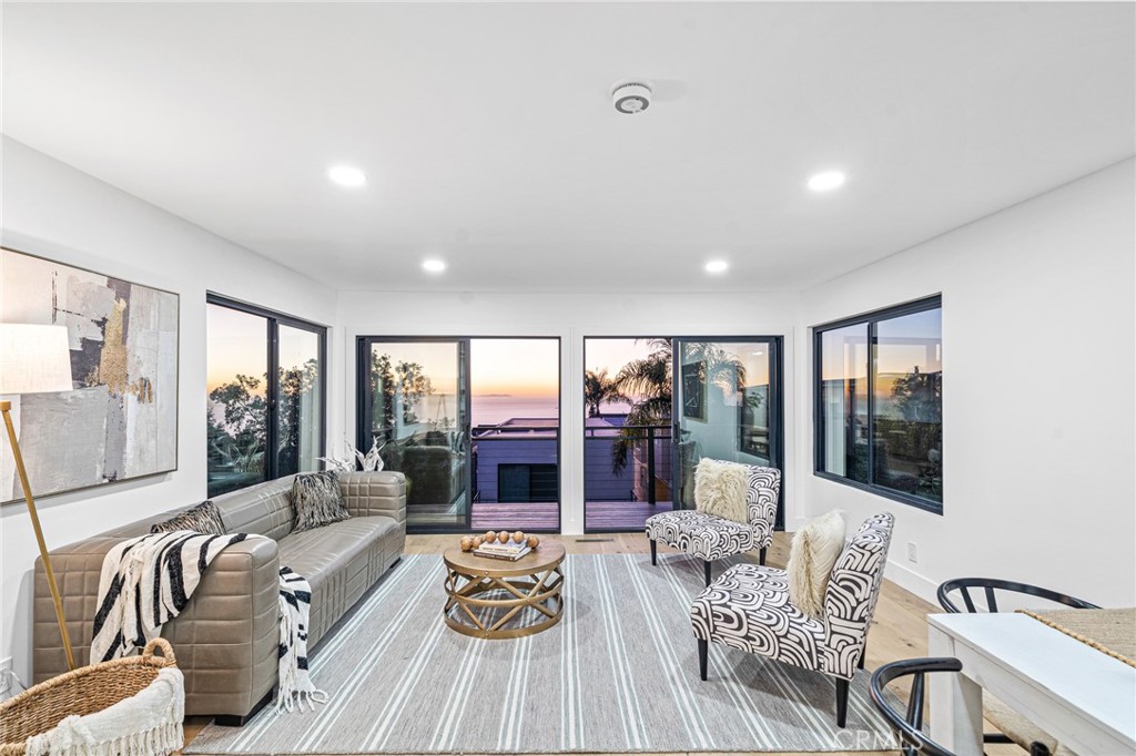 875 Santa Ana Street