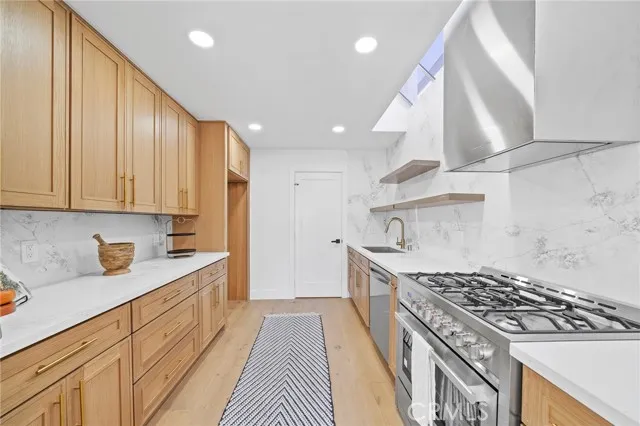 875 Santa Ana Street