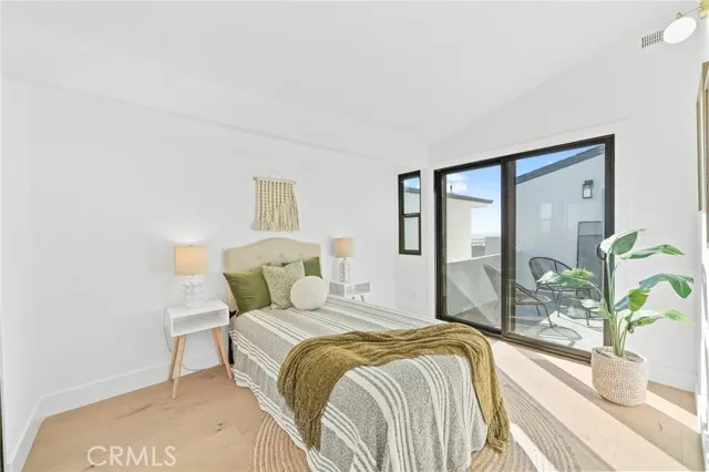 875 Santa Ana Street