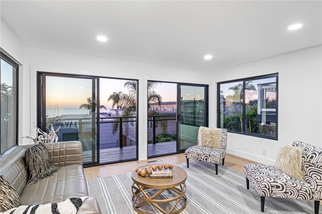 875 Santa Ana Street