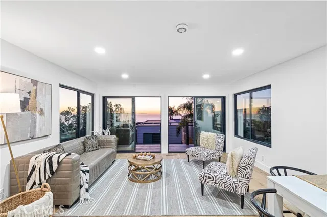 875 Santa Ana Street