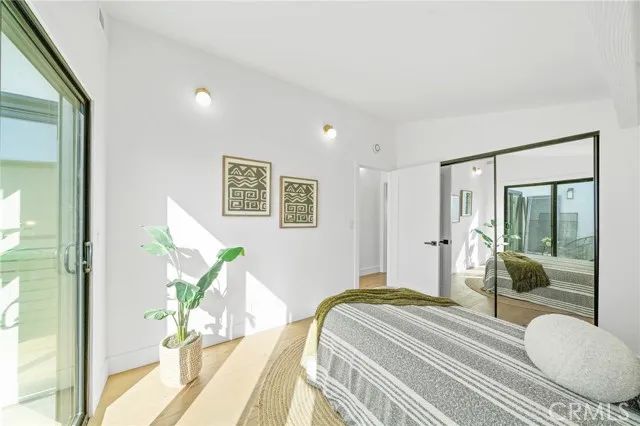 875 Santa Ana Street