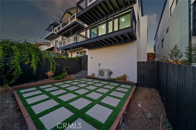 875 Santa Ana Street