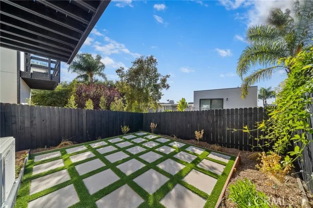 875 Santa Ana Street