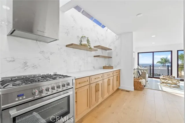 875 Santa Ana Street