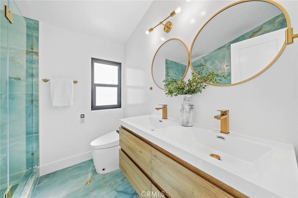 875 Santa Ana Street