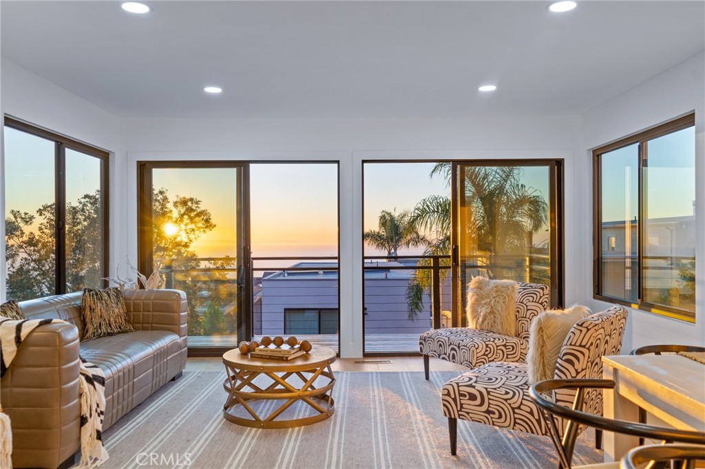 875 Santa Ana Street