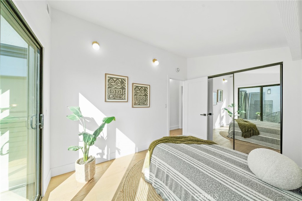 875 Santa Ana Street