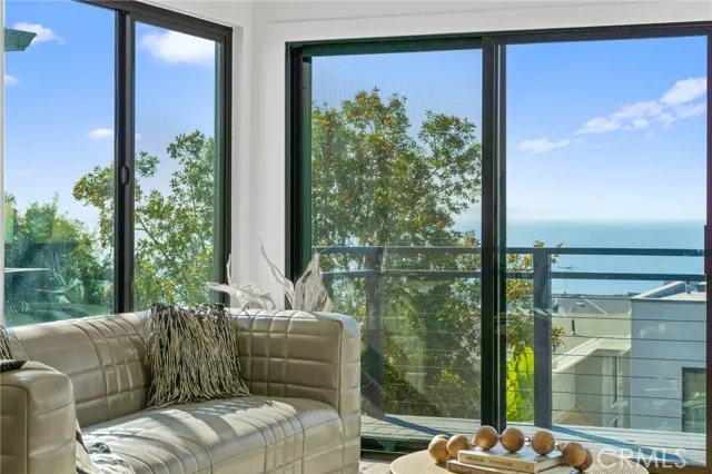 875 Santa Ana Street