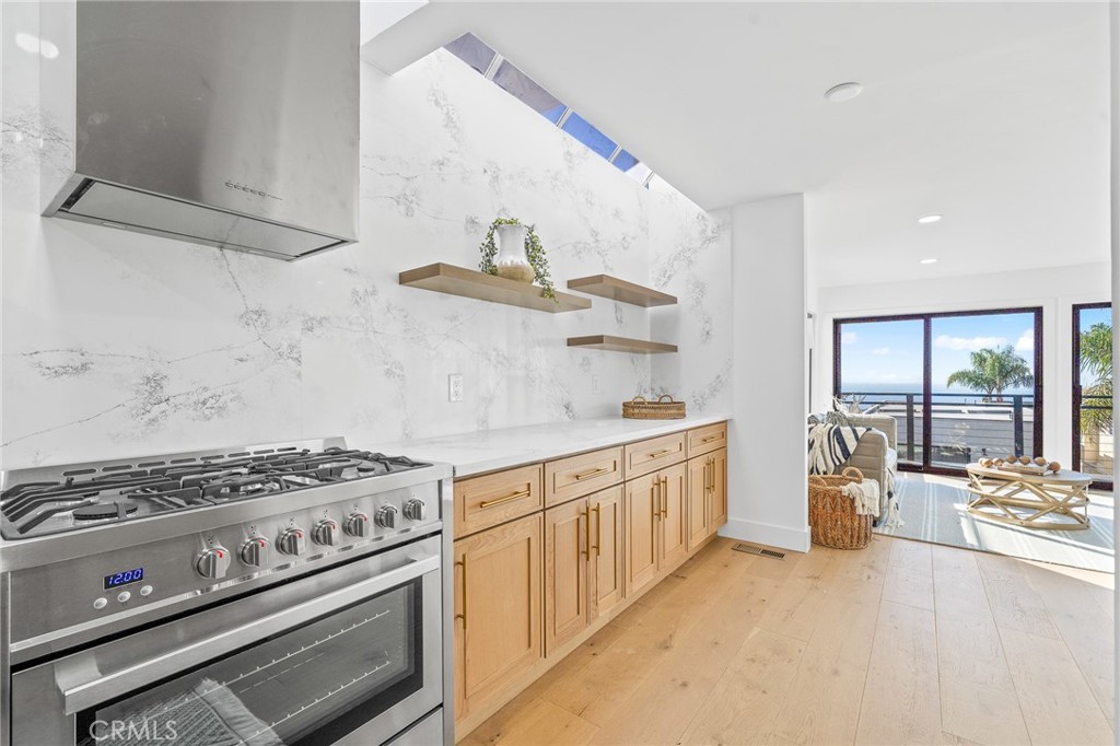 875 Santa Ana Street