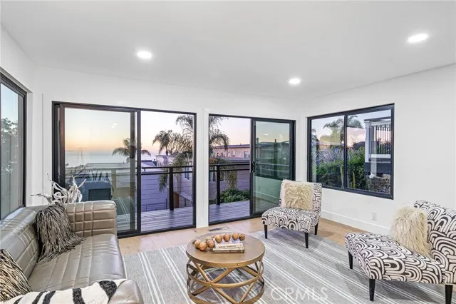 875 Santa Ana Street