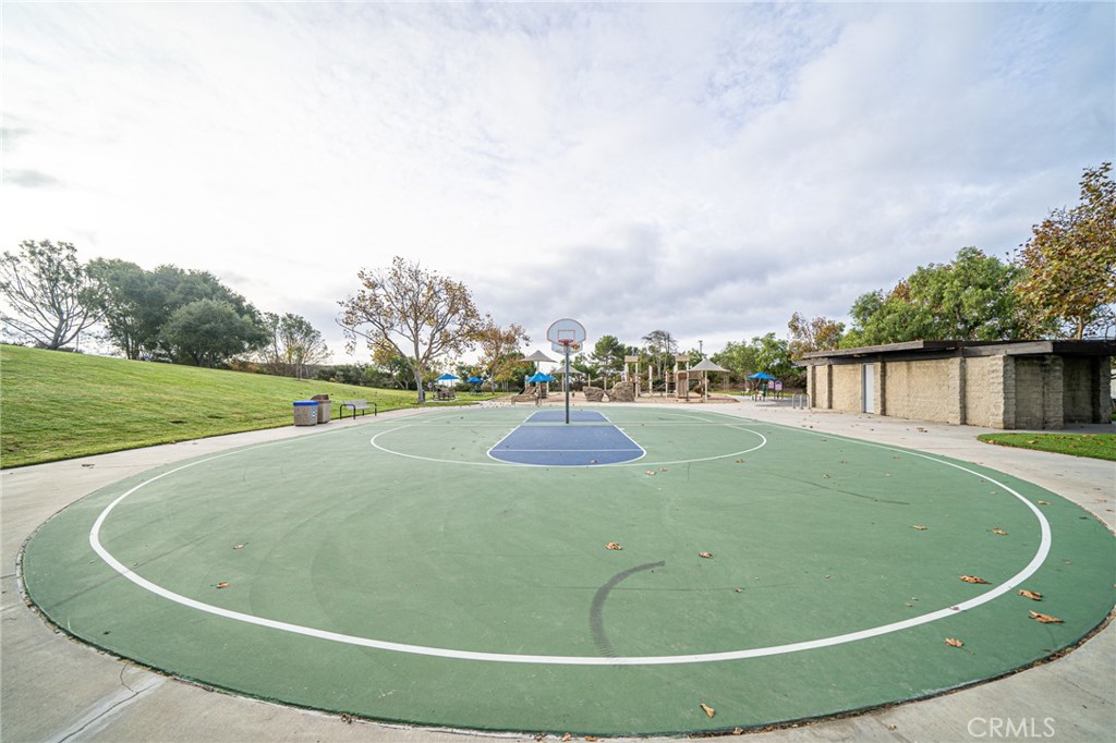 875 Santa Ana Street