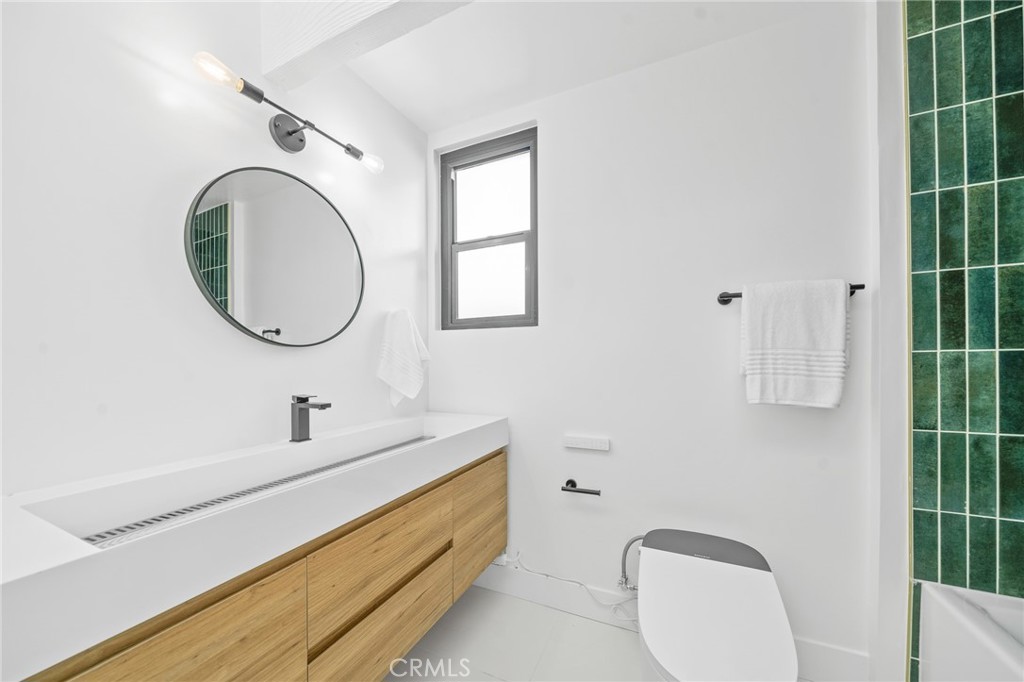 875 Santa Ana Street