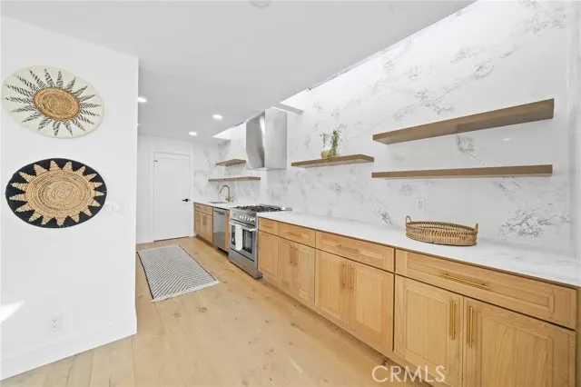 875 Santa Ana Street