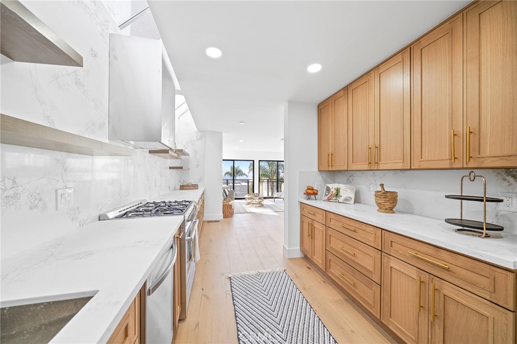 875 Santa Ana Street