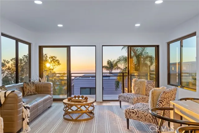 875 Santa Ana Street