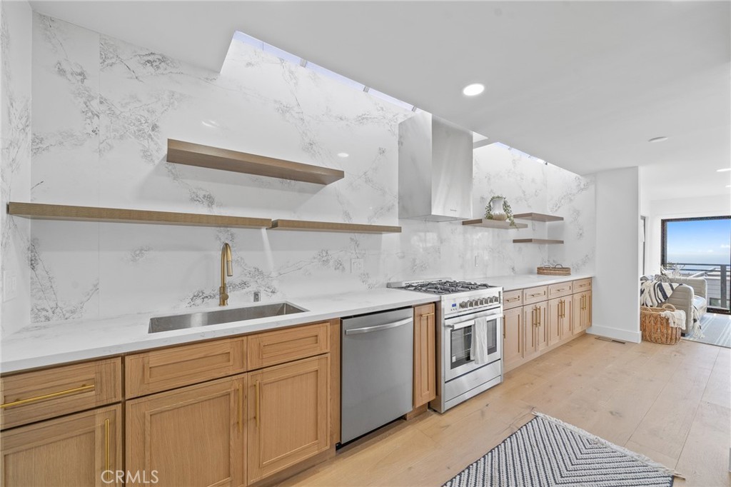 875 Santa Ana Street