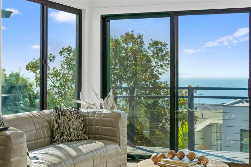 875 Santa Ana Street