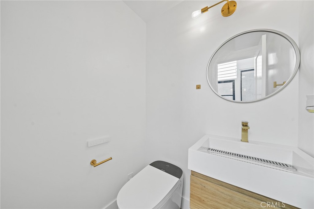 875 Santa Ana Street