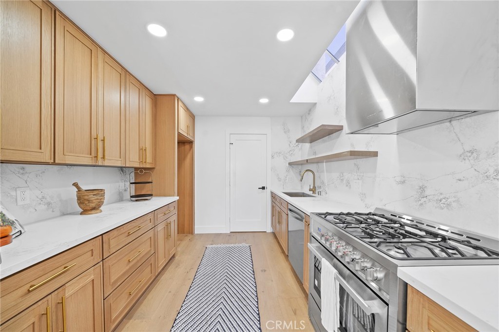 875 Santa Ana Street