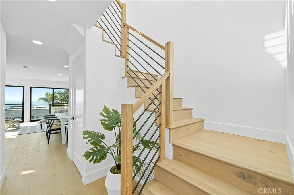 875 Santa Ana Street