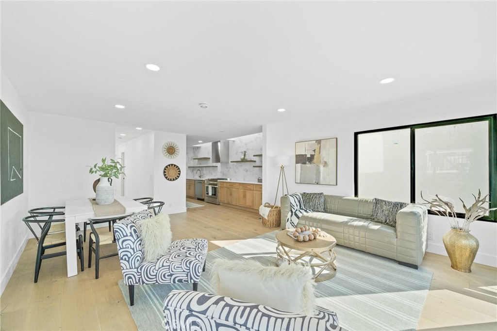 875 Santa Ana Street