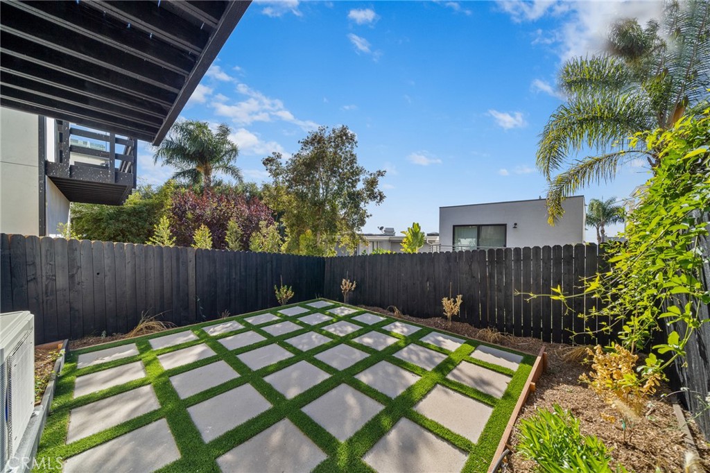 875 Santa Ana Street