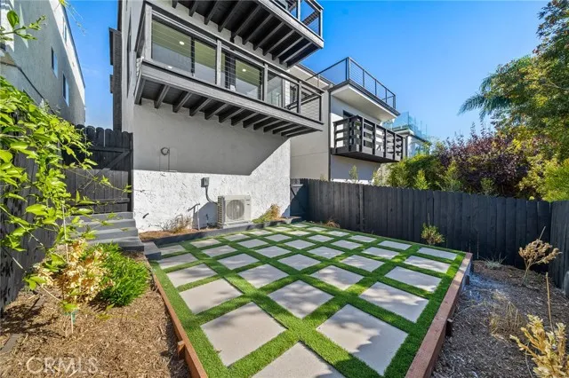 875 Santa Ana Street