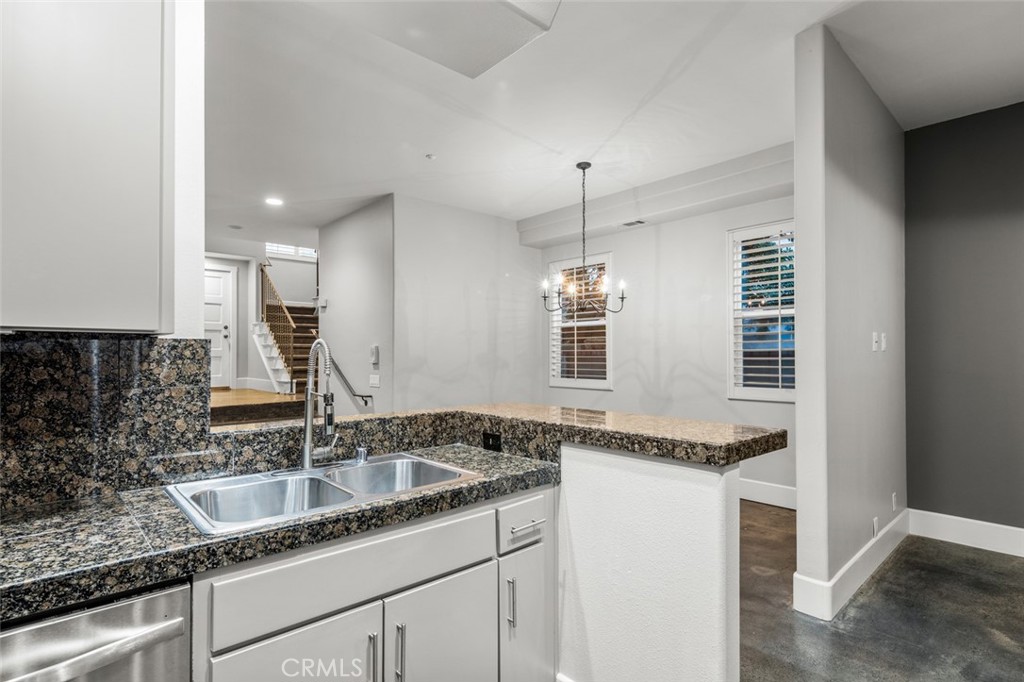 34132 Ruby Lantern Street