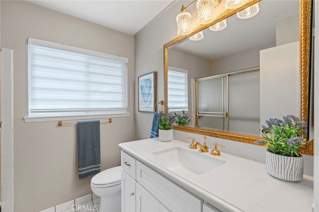 5922 E Bunker Hill Avenue