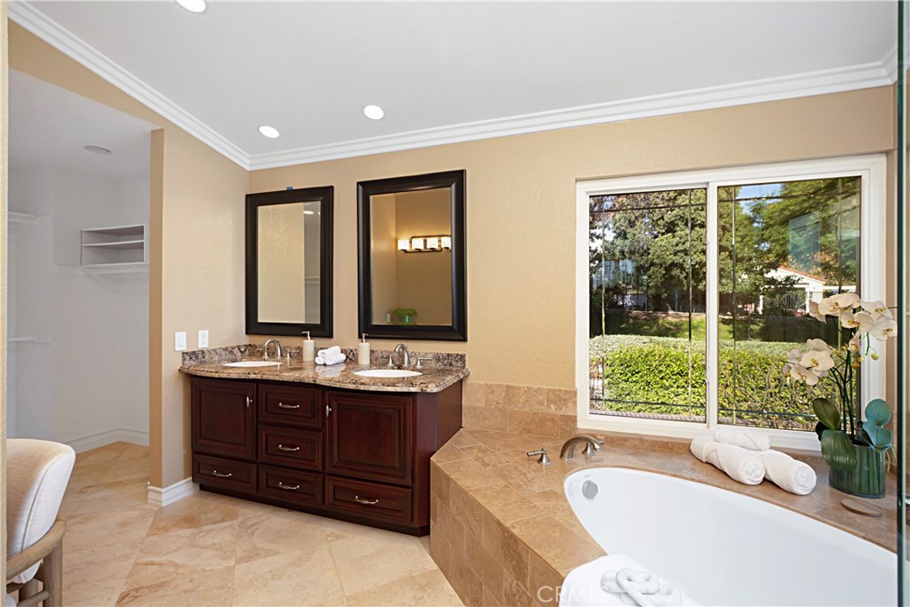 5710 Via Del Potrero