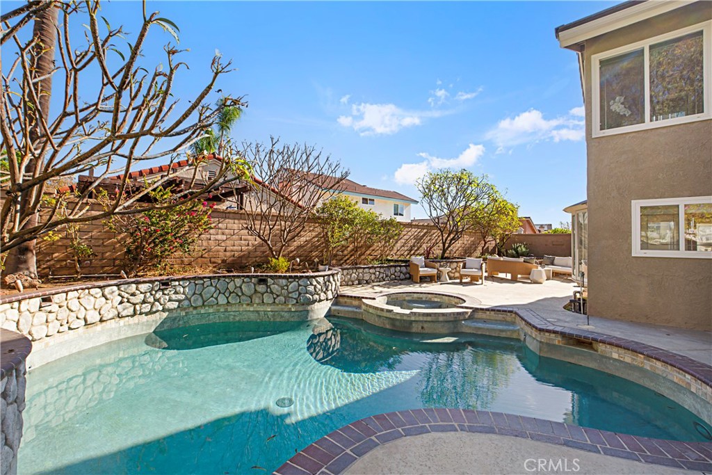 5710 Via Del Potrero