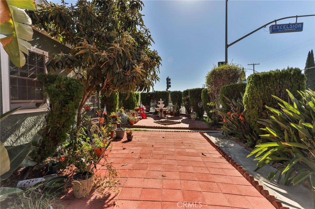 14932 Norwalk Boulevard