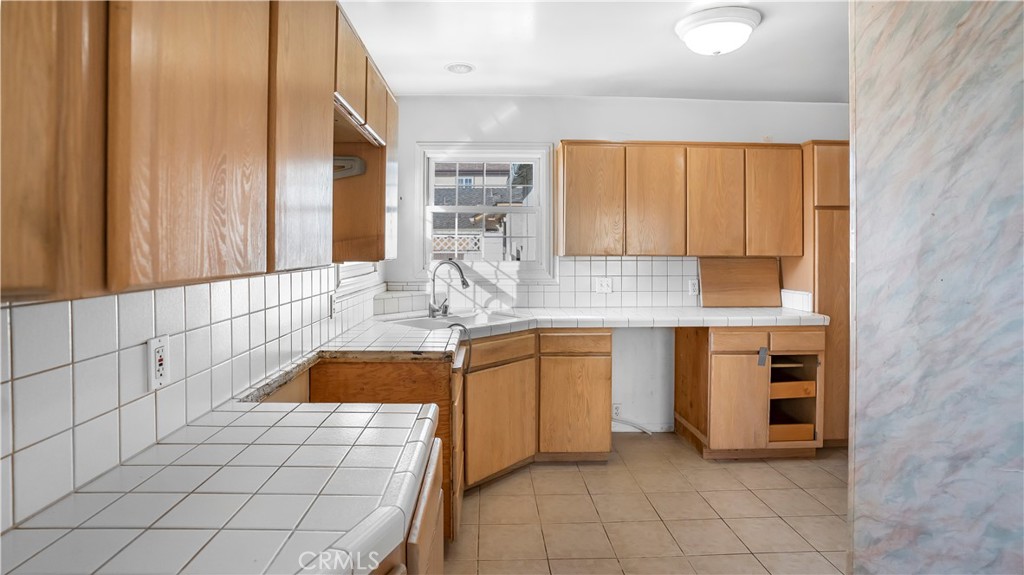 15433 Sylvanwood Avenue