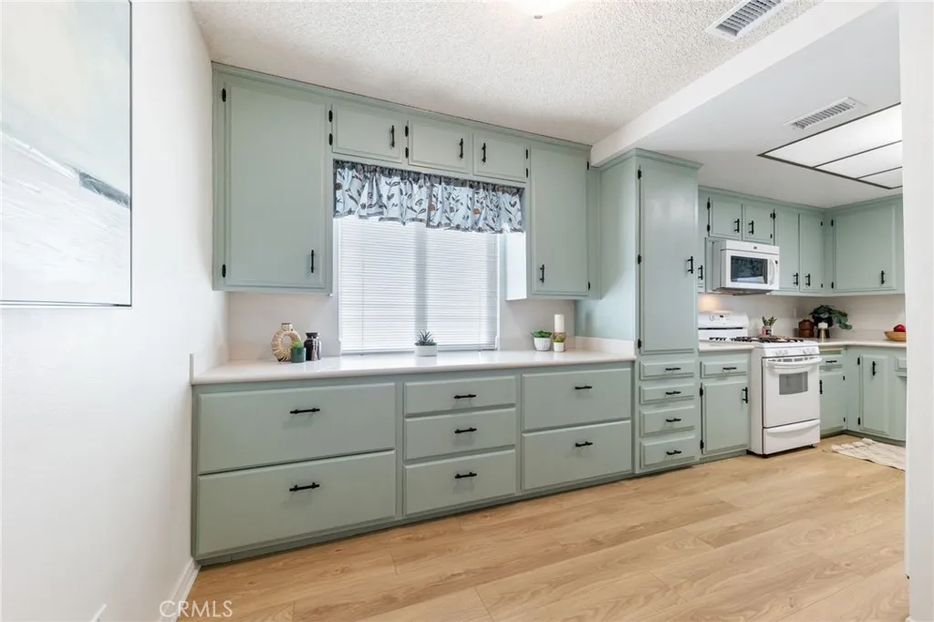 2218 El Rancho Circle